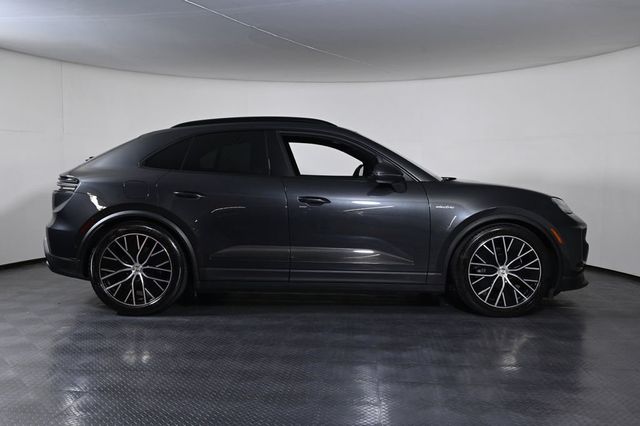 2024 Porsche Macan Electric 4 - 23022151 - 7