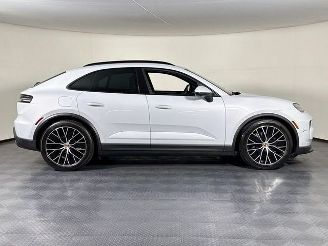 2024 Porsche Macan Electric 4 - 23042362 - 7