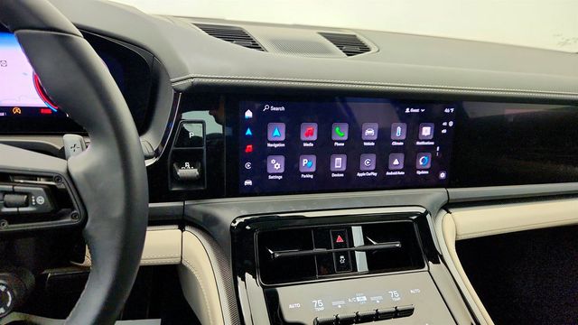 2024 Porsche Panamera RWD w/ Two-Tone Leather, InnoDrive & Passenger Display - 23002332 - 17