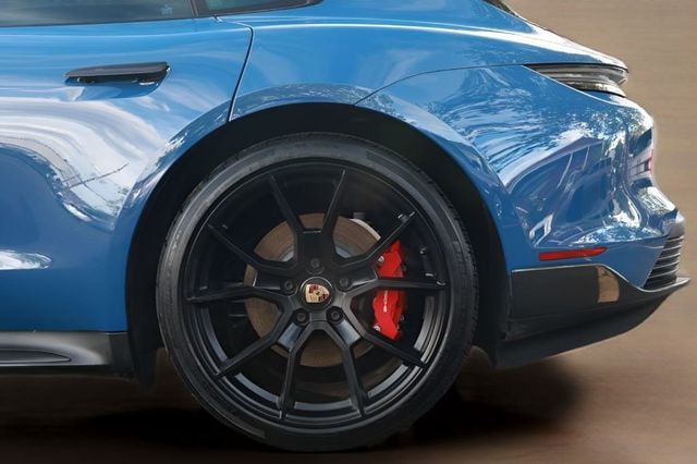 2024 Porsche Taycan GTS Sport Turismo's photo