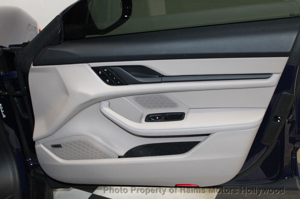2024 Porsche Taycan photo 9