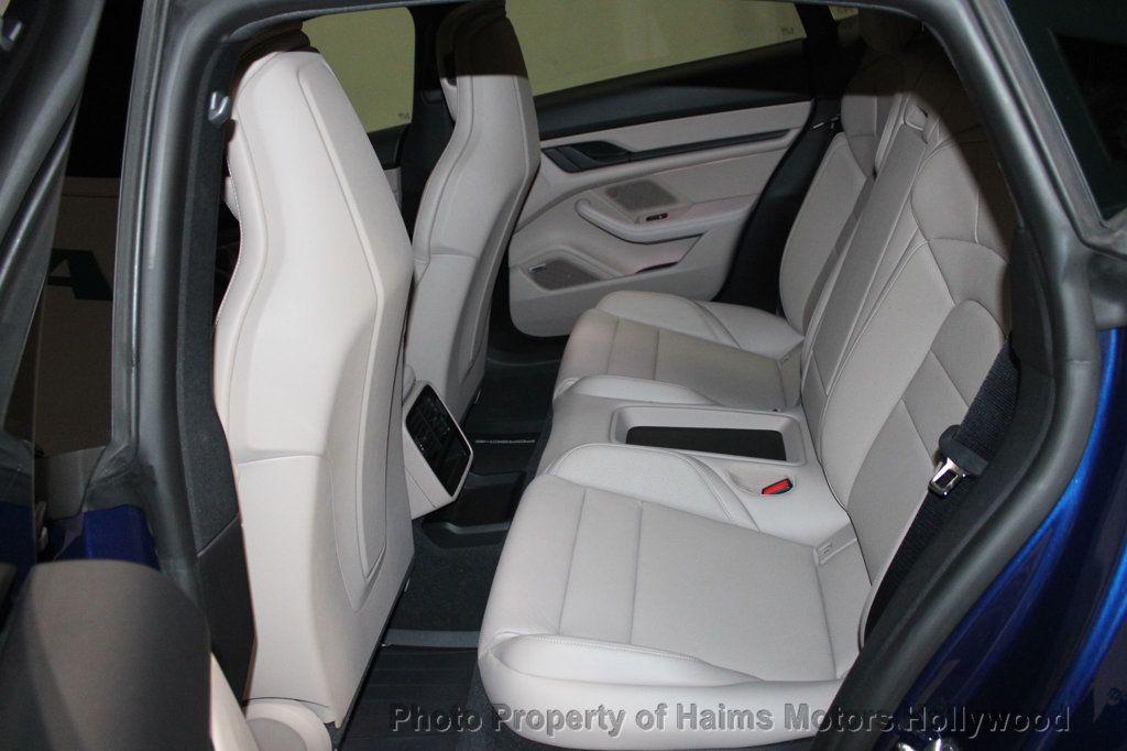 2024 Porsche Taycan photo 11