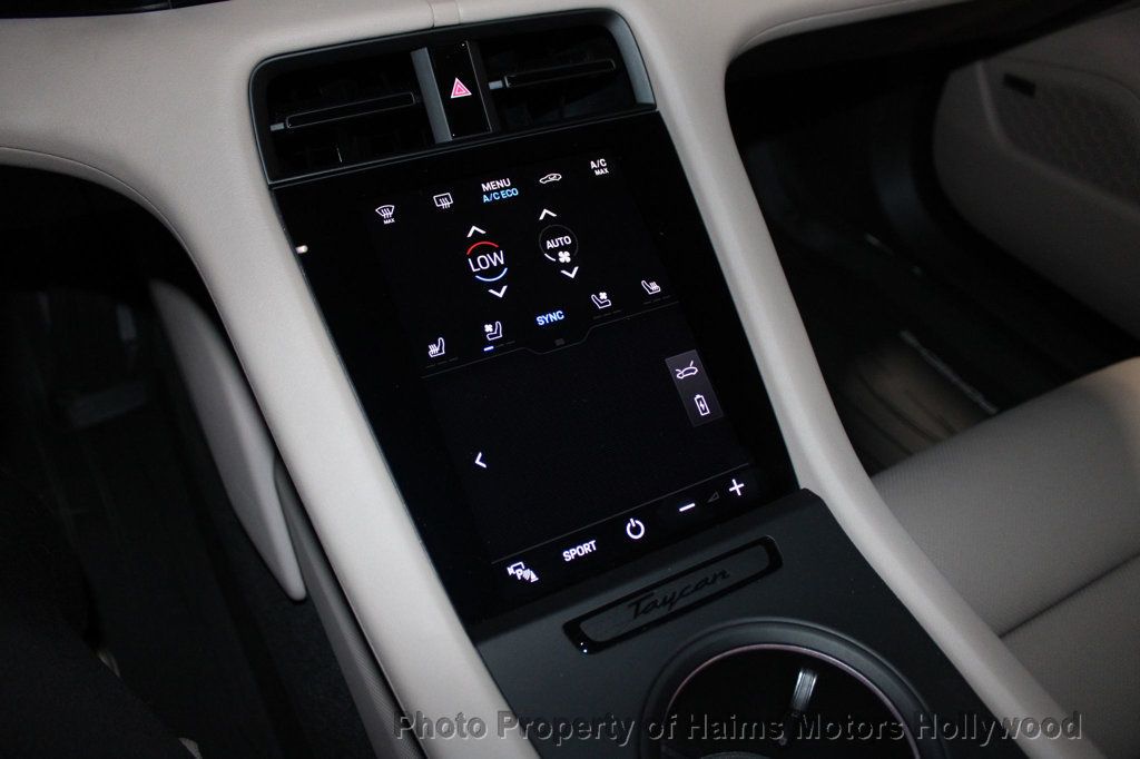 2024 Porsche Taycan photo 17