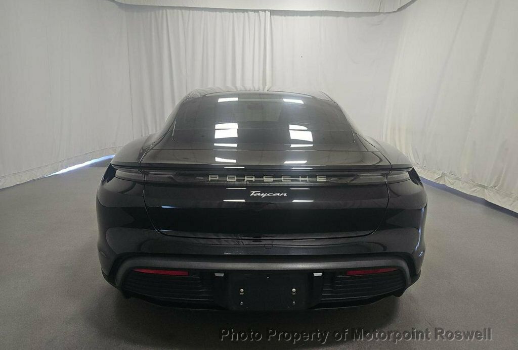 2024 Porsche Taycan photo 3