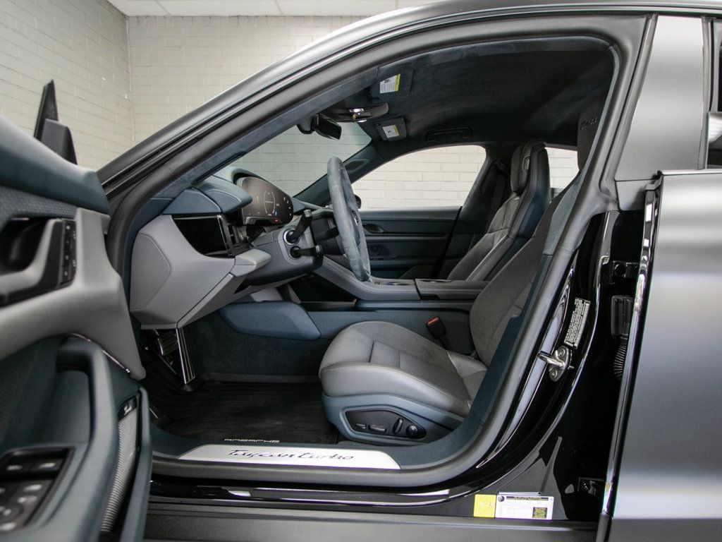Porsche Taycan photo 10