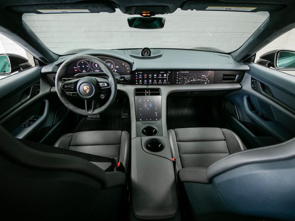 Porsche Taycan photo 11