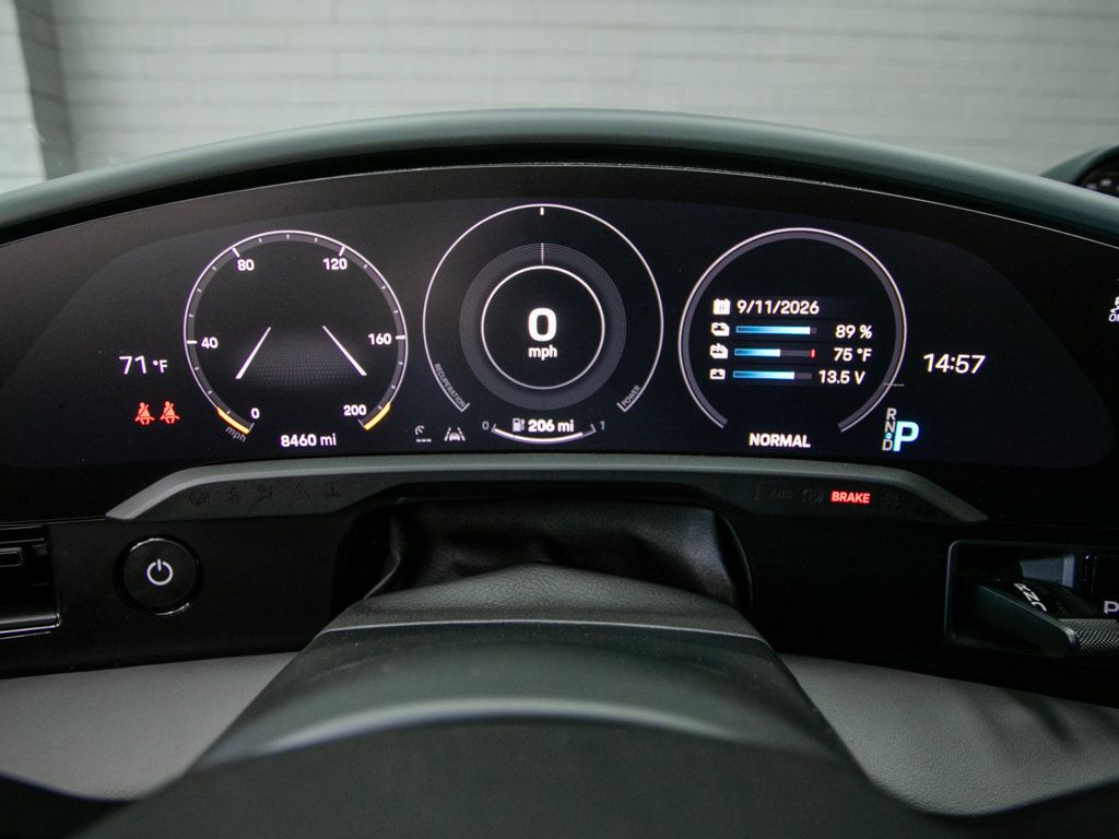 Porsche Taycan photo 15