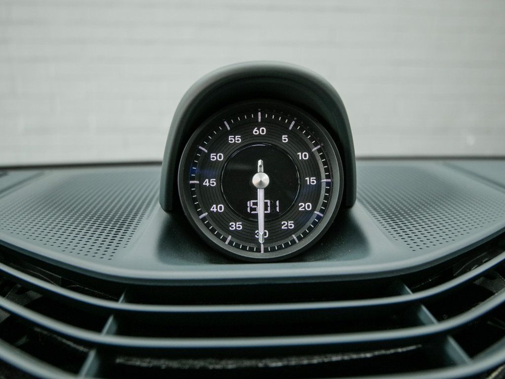 Porsche Taycan photo 20