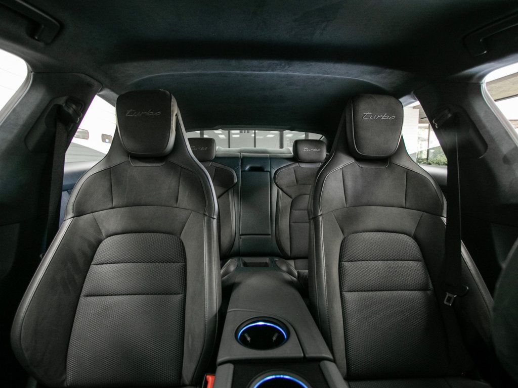 Porsche Taycan photo 23