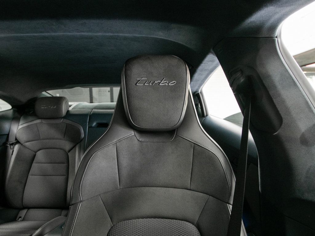 Porsche Taycan photo 24