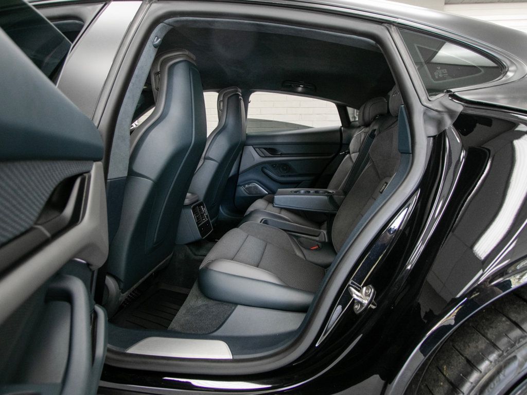 Porsche Taycan photo 25