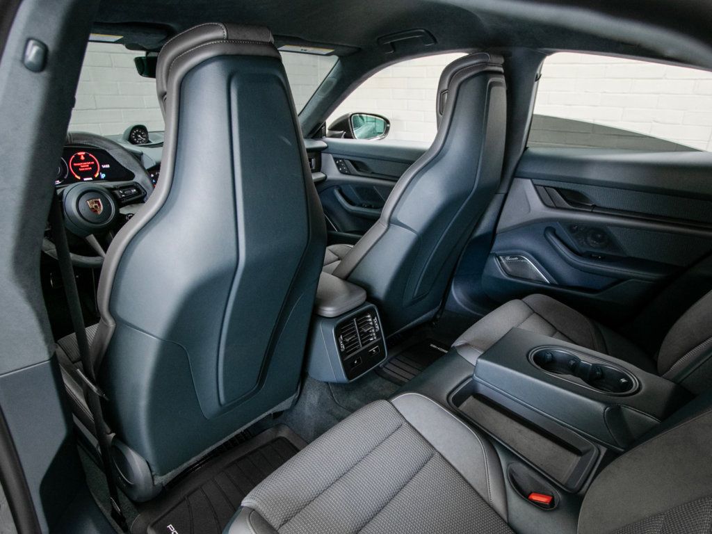 Porsche Taycan photo 26