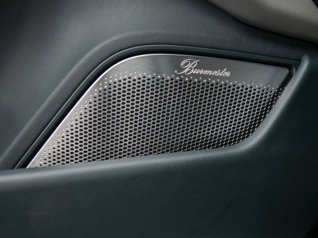Porsche Taycan photo 27