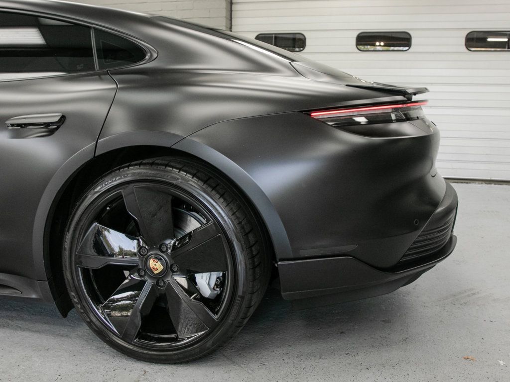 Porsche Taycan photo 30