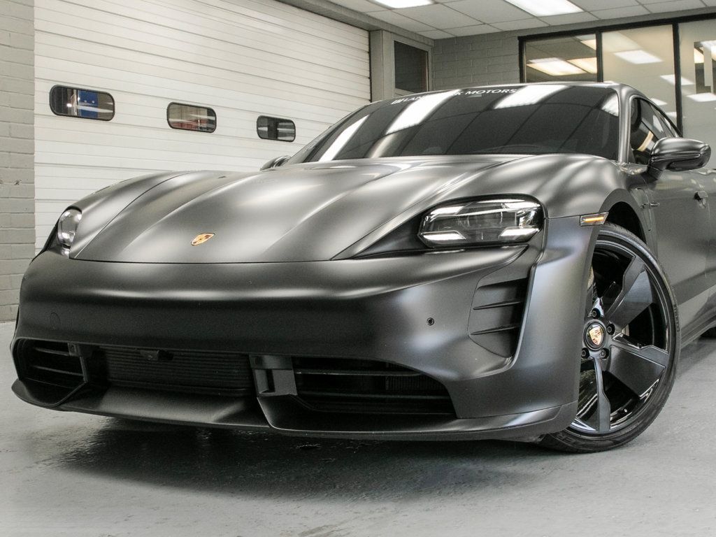 Porsche Taycan photo 9