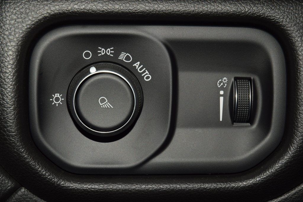 2024 Ram 3500 3500 REG CAB 4X4 * CUMMINS * 8' BED * NEW SNOW DOGG PLOW! - 22977879 - 24