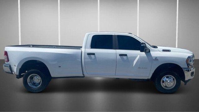 2024 Ram 3500 Big Horn 4x4 Crew Cab 8' Box - 23011824 - 3
