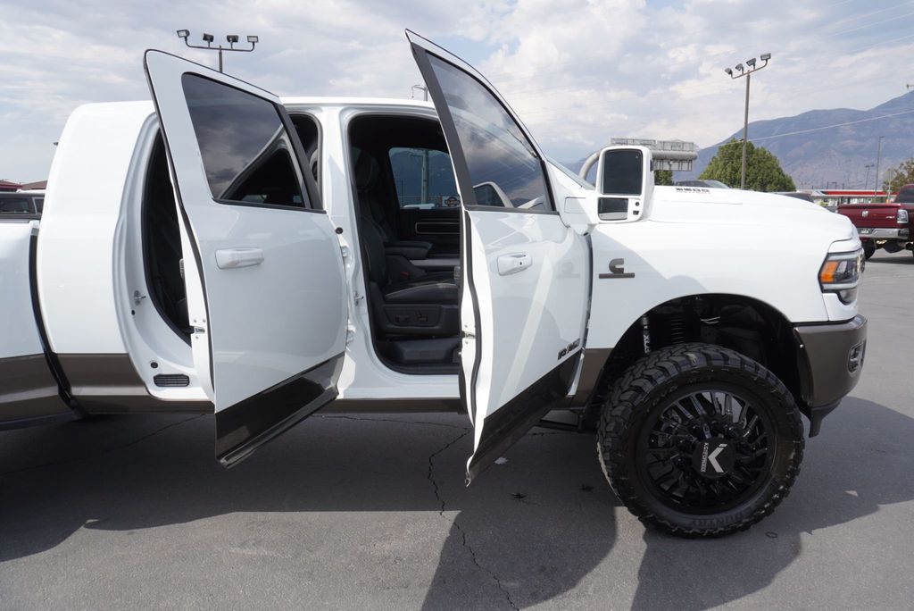 2024 Ram 3500 LARAMIE - 23053843 - 27
