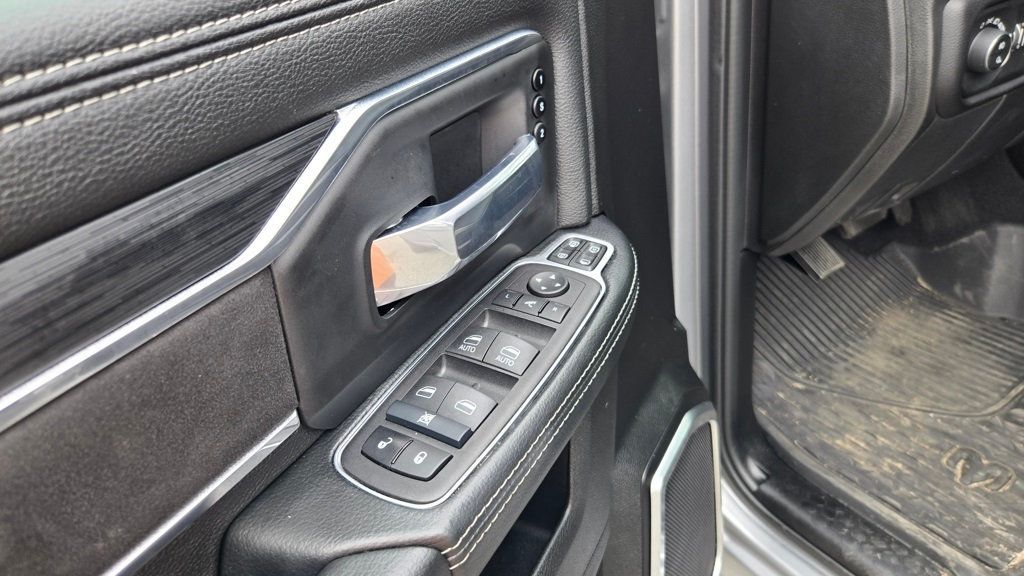 2024 Ram 3500 Laramie photo 14