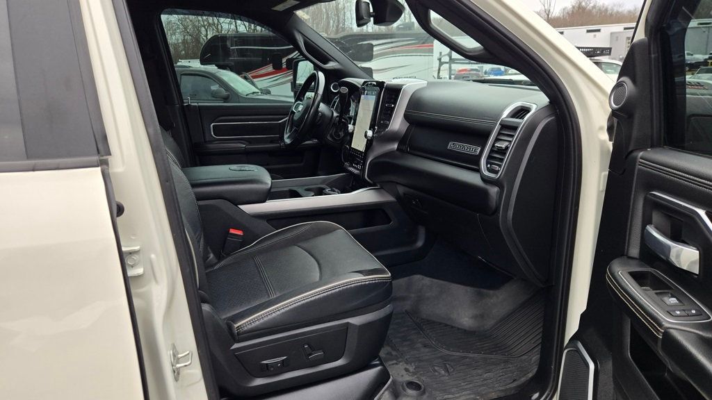 2024 Ram 3500 Laramie Level B Night Edition DRW *AISIN* - 22960284 - 19