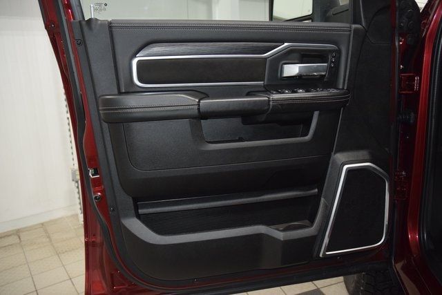 2024 Ram 3500 Laramie Night Edition DRW *AISIN* - 22907867 - 43