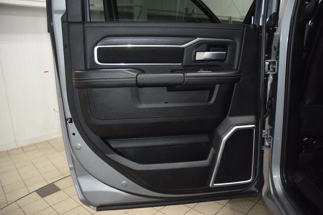 2024 Ram 3500 Laramie Night Edition DRW *AISIN* - 22922147 - 39