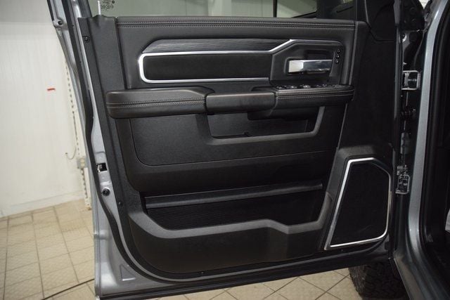 2024 Ram 3500 Laramie Night Edition DRW *AISIN* - 22922147 - 41