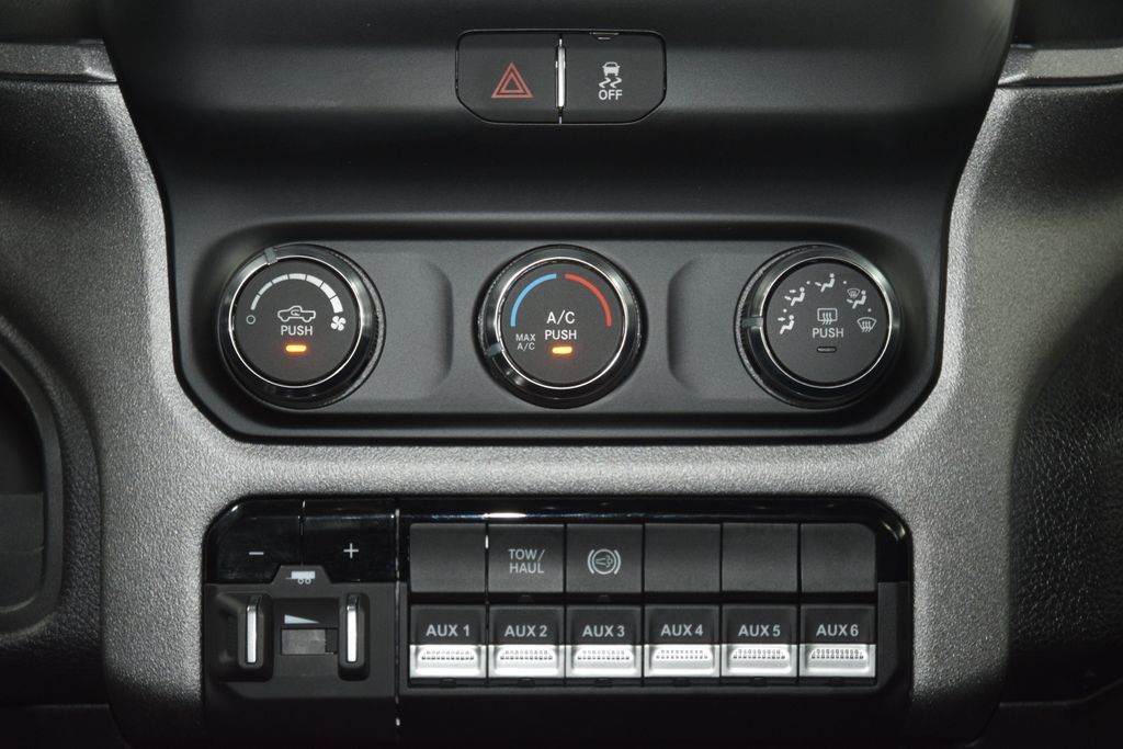 2024 Ram 3500 Tradesman 4x4 Crew Cab 8' Box - 23048080 - 31