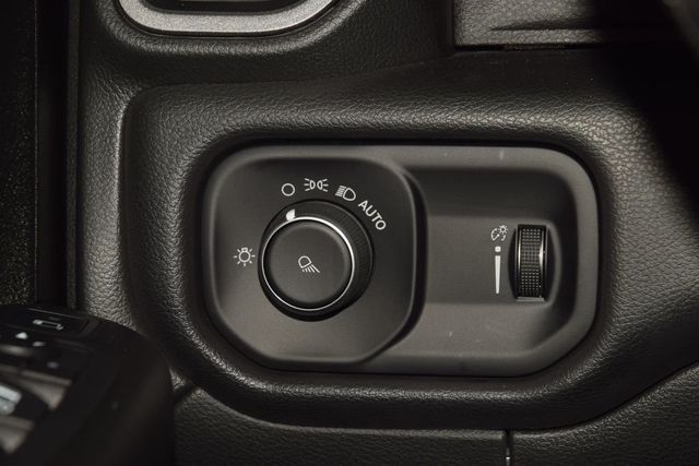 2024 Ram 3500 Tradesman 4x4 Crew Cab 8' Box - 23048080 - 33