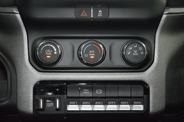 2024 Ram 3500 Tradesman Level 1 w/ Chrome Pack - 23097287 - 31