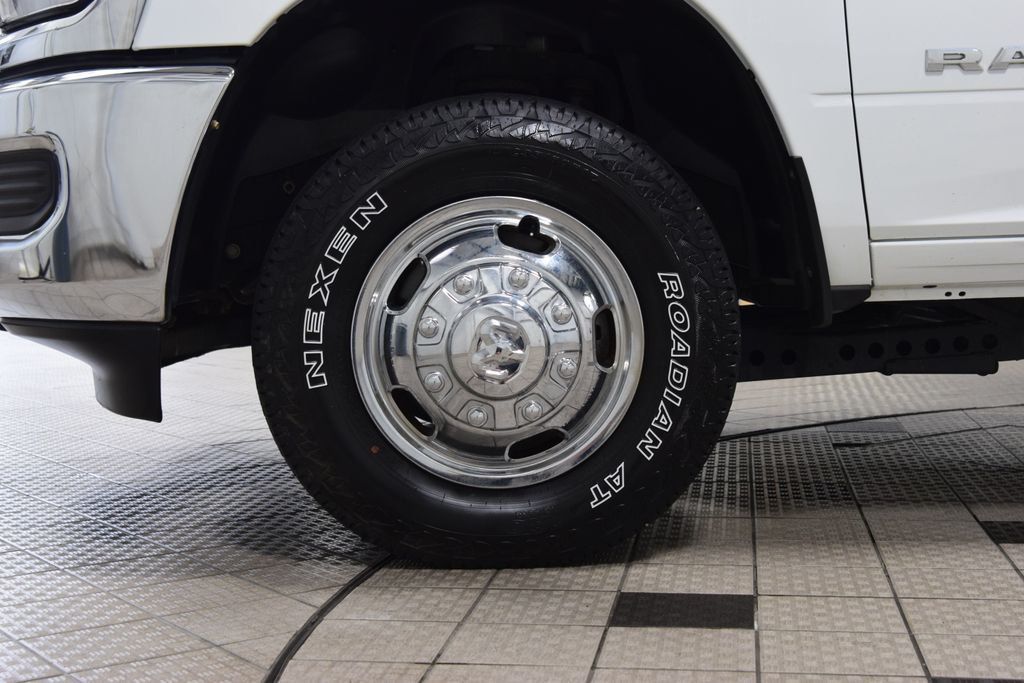 2024 Ram 3500 Chassis Cab 3500 CREW SLT 4X4 * CUMMINS * 9' READING UTILITY - 23028132 - 19