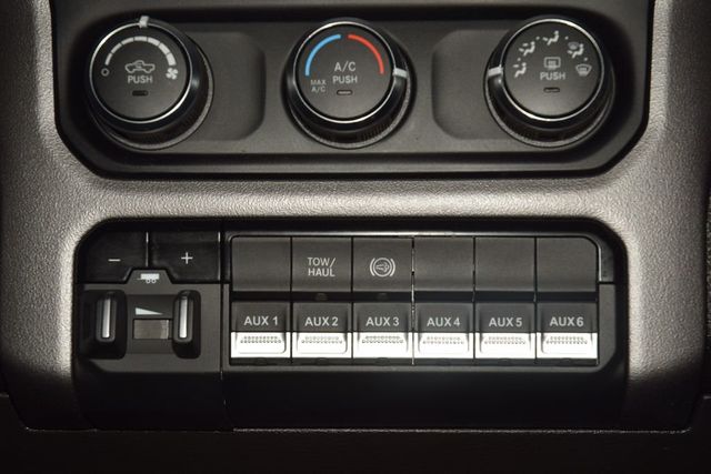 2024 Ram 3500 Chassis Cab 3500 CREW SLT 4X4 * CUMMINS * 9' READING UTILITY - 23028132 - 24