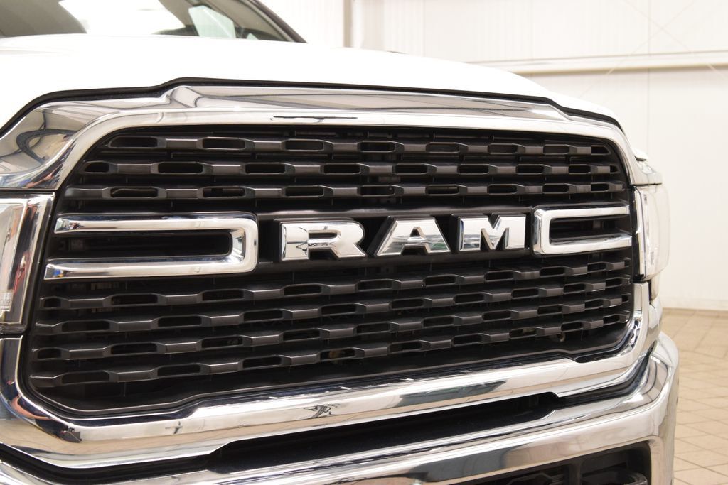 2024 Ram 3500 Chassis Cab 3500 CREW SLT 4X4 * CUMMINS * 9' READING UTILITY - 23028132 - 4