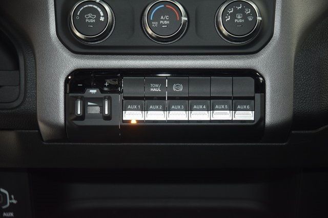 2024 Ram 3500 Chassis Cab 3500 CREW SLT 4X4 * CUMMINS * NEW 9' CM FLATBED - 22957749 - 22