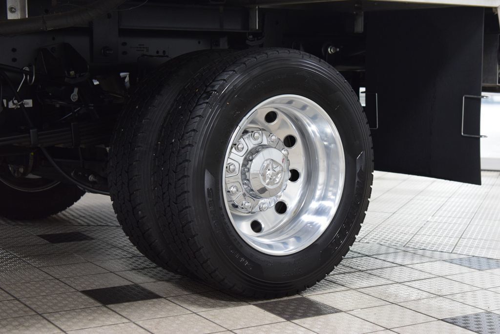 2024 Ram 5500 Chassis Cab 5500 CREW LIMITED 4X4 * CUMMINS * 9' ALUMINUM FLATBED * LOADED - 23060301 - 16