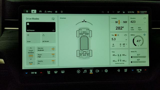 2024 Rivian R1S Adventure Dual-Motor Large Pack - 22946572 - 19