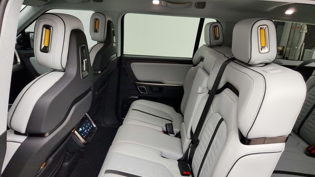 2024 Rivian R1S Adventure Dual-Motor Large Pack - 22946572 - 23