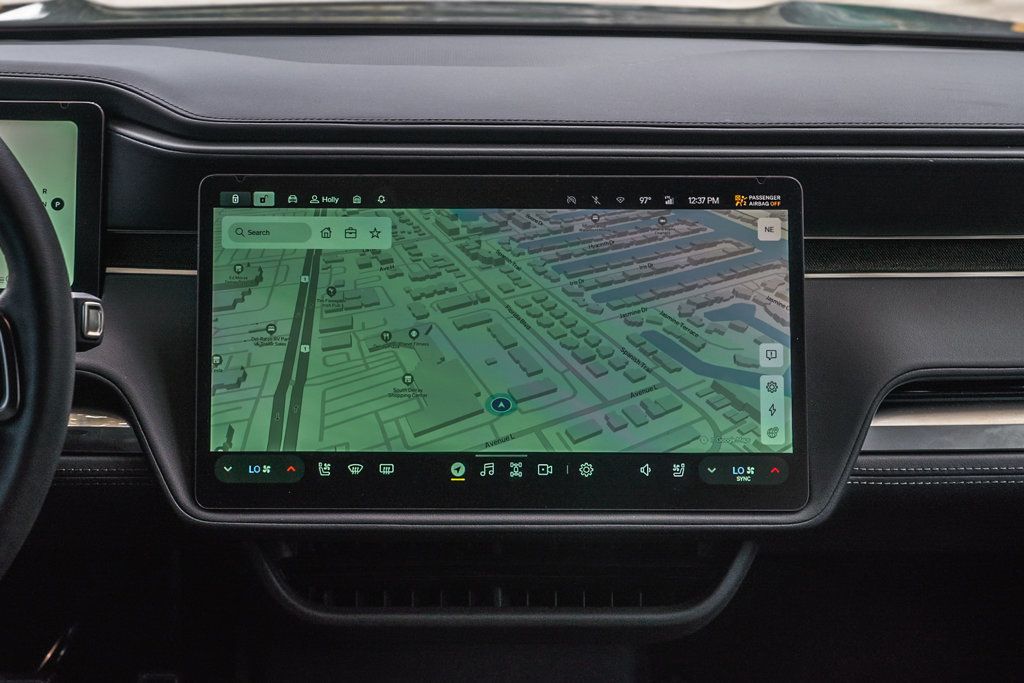 2024 Rivian R1S Adventure photo 16