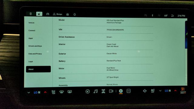 2024 Rivian R1S Adventure Dual-Motor Standard+ Pack w/ 22'' Sport Wheels - 23019154 - 16