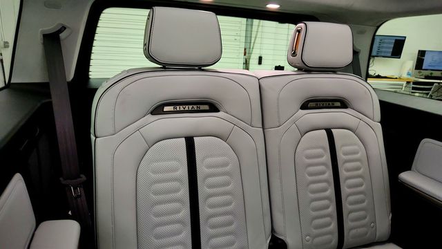 2024 Rivian R1S Adventure Dual-Motor Standard+ Pack w/ 22'' Sport Wheels - 23019154 - 23