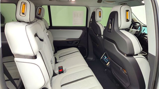 2024 Rivian R1S Adventure Dual-Motor Standard+ Pack w/ 22'' Sport Wheels - 23019154 - 24