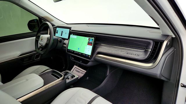 2024 Rivian R1S Adventure Dual-Motor Standard+ Pack w/ 22'' Sport Wheels - 23019154 - 26