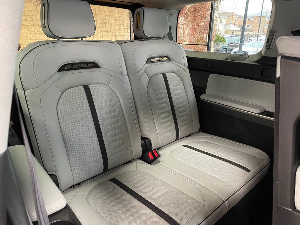 2024 Rivian R1S Adventure Quad-Motor Large Pack - 22947558 - 32