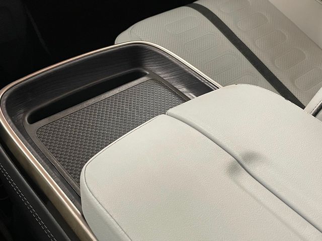 2024 Rivian R1S Adventure Quad-Motor Large Pack - 22947558 - 45