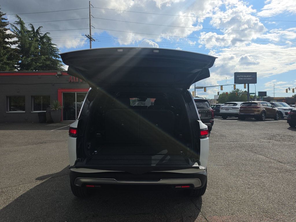 Rivian R1S photo 11