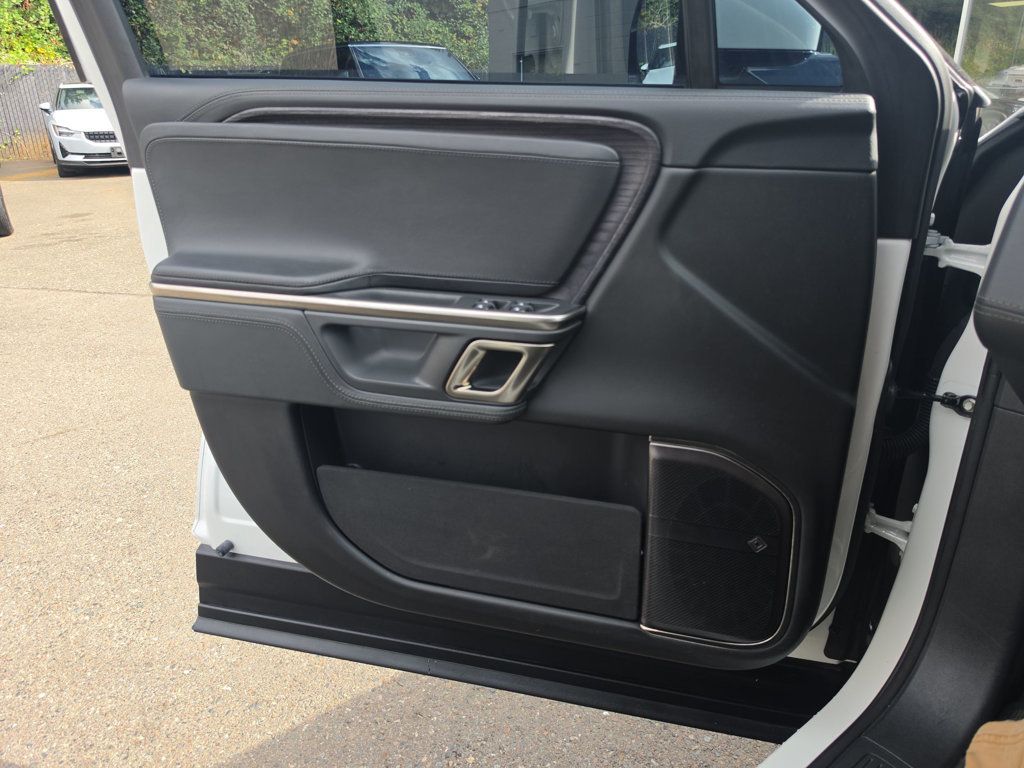 Rivian R1S photo 18