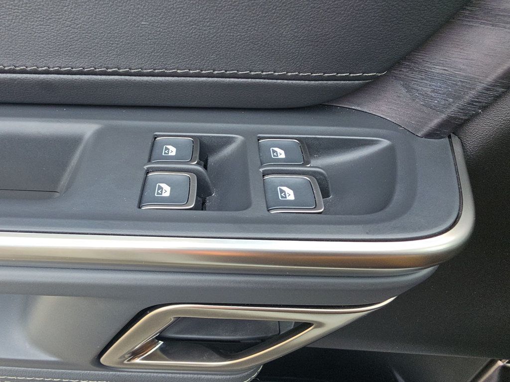 Rivian R1S photo 19
