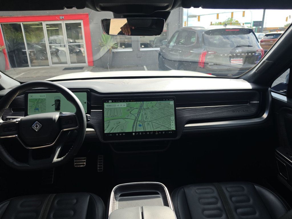 Rivian R1S photo 27