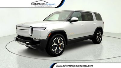 2024 Rivian R1S