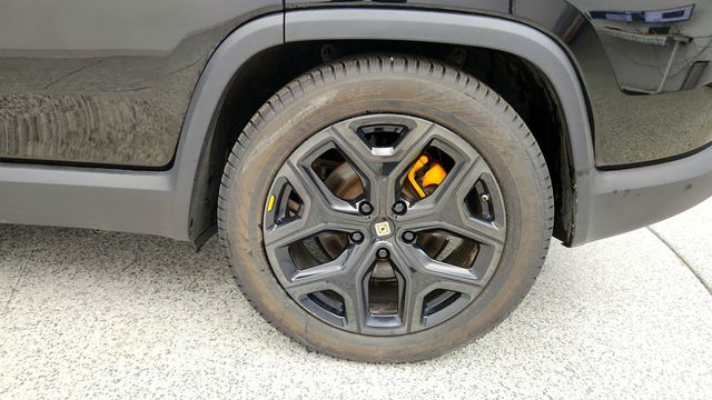 2024 Rivian R1S Adventure Quad-Motor Large Pack w/ 22'' Sport Dark Wheels - 23035150 - 8